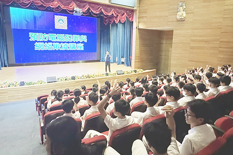 ◎ 司警到三所學校舉辦防罪宣傳講座。