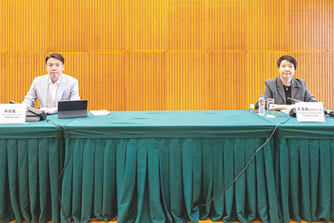 ◎ 梁惠敏介紹文遺會平常全體會議內容。