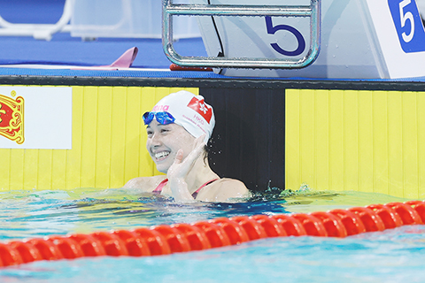 ◎ 十一月十三日,第十五屆全國運動會女子二百米自由泳決賽在深圳大運中心游泳館開賽,香港隊何詩蓓奪得金牌。(中新社記者韓海丹 攝)