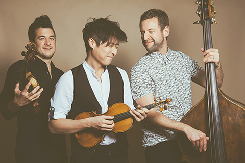 ◎ 來自美國的弦樂三人組十一月三十日訪澳演出。