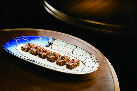 ◎ 潮式滷香鵝肉烤麩。