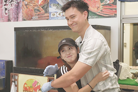 ◎ 可愛兼送上擁抱,氹到日本女生勁開心。