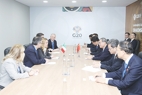 ◎ 當地時間十一月廿二日,國務院總理李強在約翰內斯堡會見意大利總理梅洛尼。(新華社記者 黃敬文 攝)