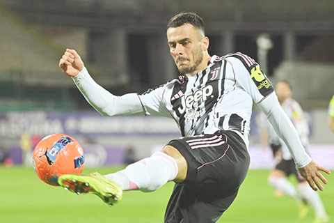 ◎ 悍將哥斯迪昨晨為祖記領先費倫天拿一比零。(新華社發)