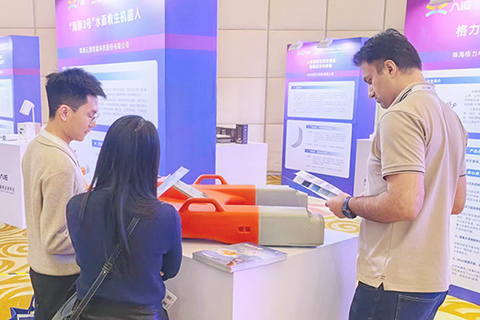 ◎ 雲洲智能水面救生機器人亮相珠海市智能設備新品發佈會。