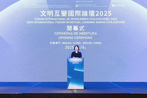 ◎ 澳門特別行政區政府社會文化司司長柯嵐致辭。