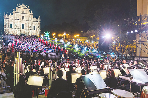 ◎ 慶祝澳門回歸祖國廿六周年音樂會《永遠的山丹丹》昨日舉行。