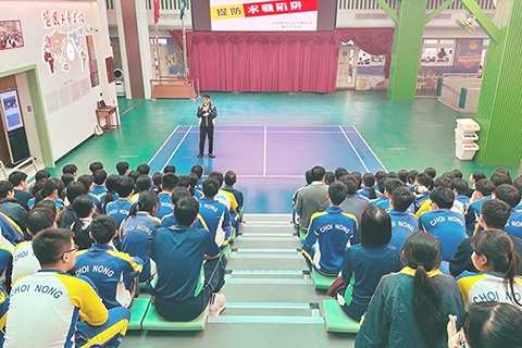 ◎ 司警到學校舉辦「提防求職陷阱」講座。