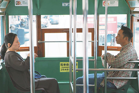 ◎ 任達華帶珍妹遊電單車河,想當年。