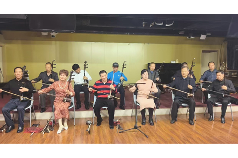 ◎ 重慶小舞台日前與澳門長虹民樂團舉行交流音樂會。