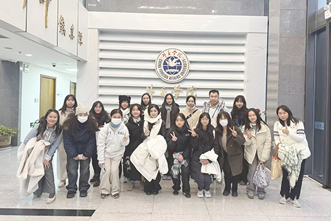 ◎ 到外交學院參訪。