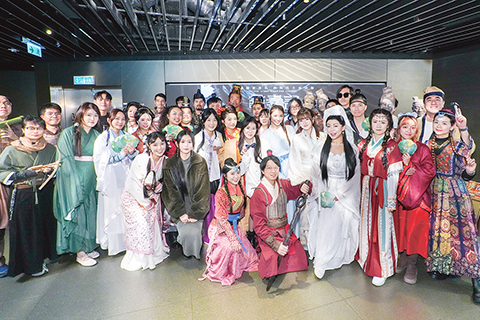 ◎ 影迷打扮成《尋秦記》經典角色登場。