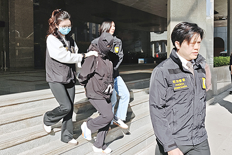 ◎ 內地女子涉不法匯兌被拘。