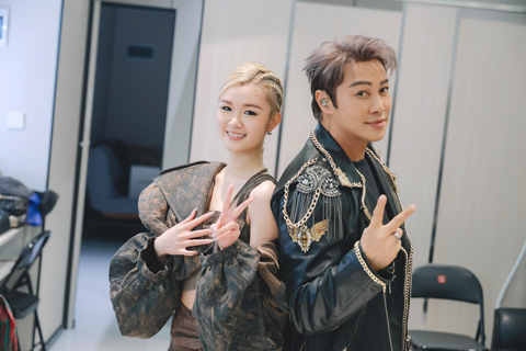 ◎ 譚耀文和布子殷。