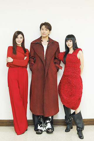 ◎ 蘇慧倫、蕭景鴻和白安參加「超級巨星紅白藝能大賞」演出。