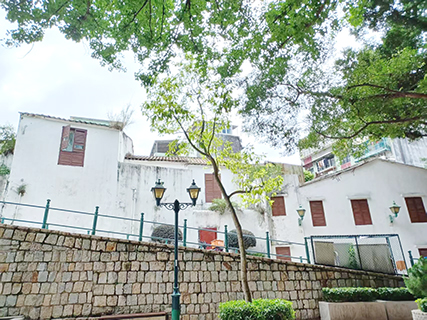 白色的葡國建築物