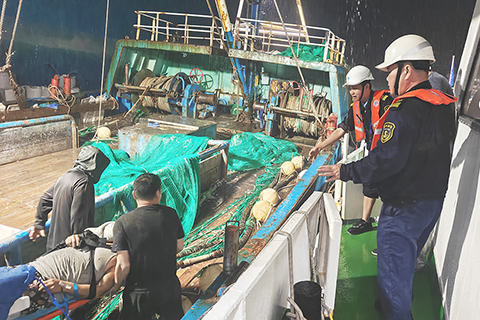 ◎ 珠海一漁民海上受傷,多方聯動緊急救援。