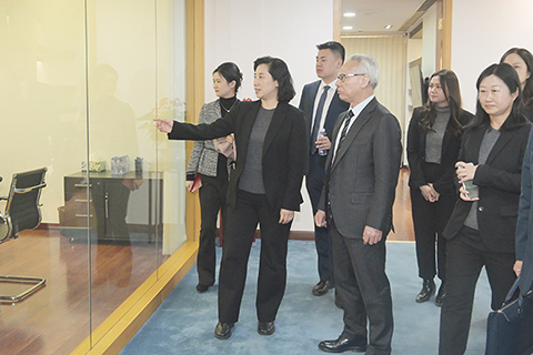 ◎ 行政長官岑浩輝視察澳門特別行政區駐北京辦事處。