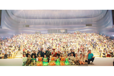 ◎ 《傳說.三勇者》一眾演員與觀眾合照。