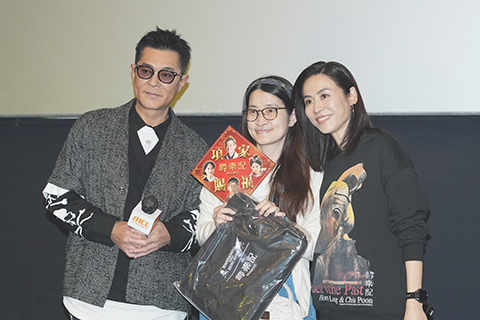 ◎ 古天樂和宣萱與影迷合照。