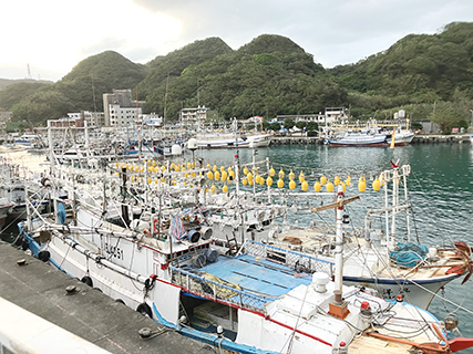 基隆正濱的釣漁燈