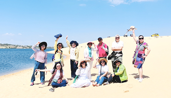 美奈白沙丘,一半沙漠一半湖。