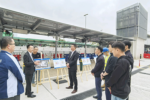 ◎ 公建局向坊會介紹輕軌工程推進度程及聽取意見。