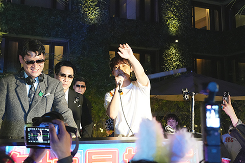 ◎ 英皇盛世之夜周五晚演出。