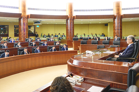 ◎ 柯嵐昨日列席立法會口頭質詢大會,共回應了十四位立法議員口頭質詢。