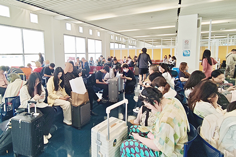 ◎ 清明復活節假期首日共七十二萬二千二百七十九人次出入境。