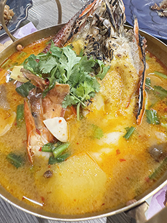 ◎ Nara Thai Cuisine以龍蝦入饌的冬蔭功,升格了的菜式。