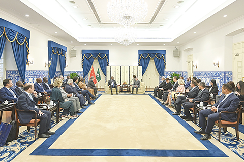 ◎ 行政長官會見葡語都市聯盟會員大會代表團。