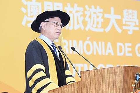 ◎ 行政長官寄語畢業生以專業所長,服務產業發展。