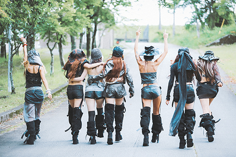 ◎ COLLAR 一行到日本拍新歌 MV。